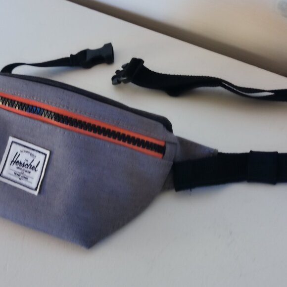 Kid's Herschel Supply Co. "Twelve" Belt Bag/ Waist Pack NWOT - Picture 3 of 12